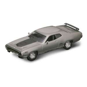  1971 Plymouth GTX 440 6 Pack Silver 1:43: Toys & Games