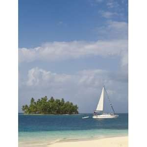 Panama, Comarca de Kuna Yala, San Blas Islands, Beach and Sailing Boat 