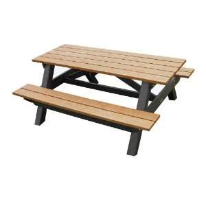   Plastic Picnic Table 6W Green Top/Black Frame: Office Products