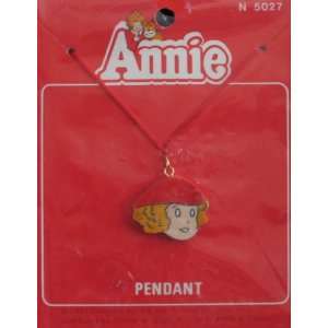   Orphan Annie Pendant Necklace   Comic Book Face (1981) Toys & Games