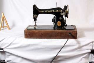 SINGER Electric Sewing Machine   Wood Case Knee Control  