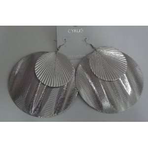    Metal Silver Tone Shell Look Disc Earrings: Everything Else