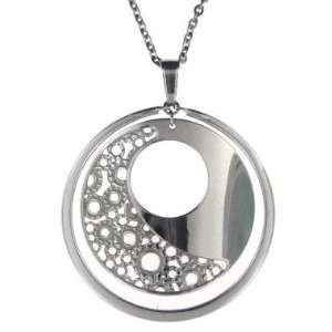   in Center of High Polished Circle Border on 18 Hammered Cable Chain