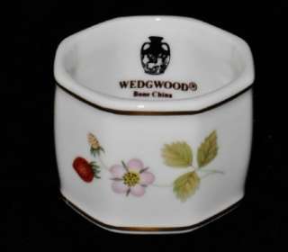 Wedgwood WILD STRAWBERRY (Bone China)R4406 Napkin Ring, Mint in Box 