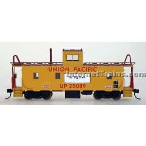   Shops HO Scale CA 3 Caboose   Union Pacific Go Big Train Toys & Games