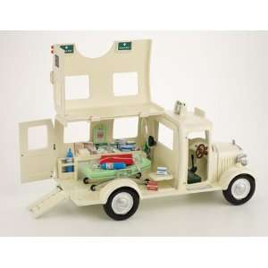  Sylvanian Families Ambulance: Toys & Games