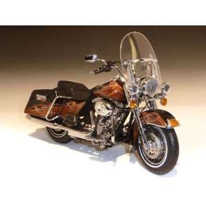   Harley Davidson FLHRC Road King 1/12 Vaquero Color Shop: Toys