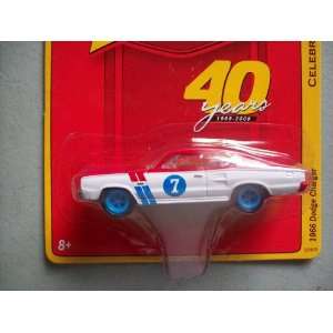   Lightning Celebrating 40 Years R4 1966 Dodge Charger: Toys & Games
