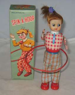 1950s JAPAN HULA HOOP GIRL TIN LITHO WIND UP TOY WORKS GREAT! 8.5 