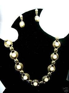 VINTAGE SET OF NECKLACES AND EARRING FAUX PEARLS  