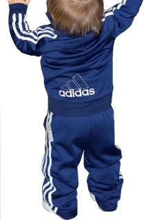 Trainingsanzug von Adidas mit den 3 Streifen im angesagten Oldschool 