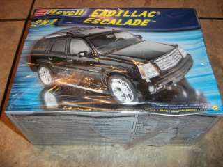 REVELL  CADILLAC ESCALADE  2 N 1  MODEL KIT (NEW)  