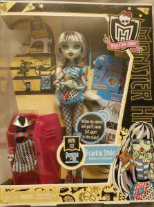 W2558 Monster High CLASSROOM Frankie Stein HOME ICK NEW  