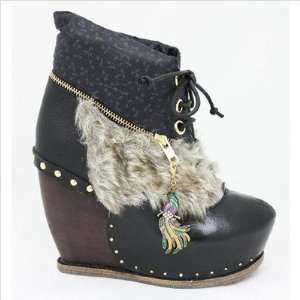 Irregular Choice 145454 Womens Bun in the Oven Bootie in Black