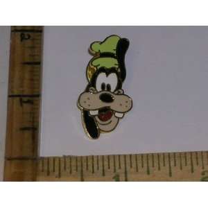  Rare Pin Walt Disney World Goofy with a Green Hat, Face 